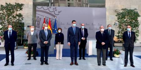 Foto general tras la firma